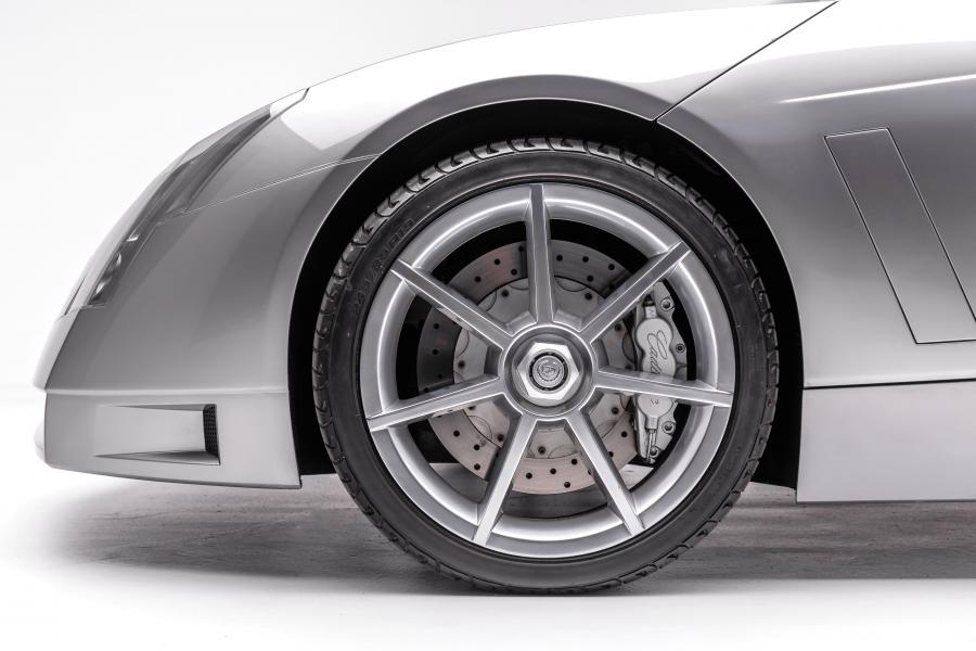 Колеса Cadillac Cien Concept 2002 года  (фото 24 из 50)